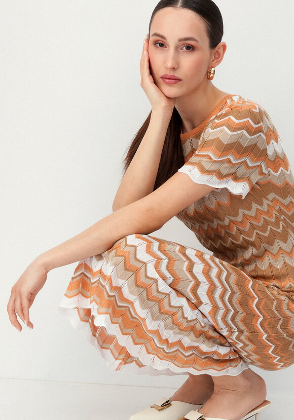 Платье с рисунком морской волны шир.  580, рис. 9