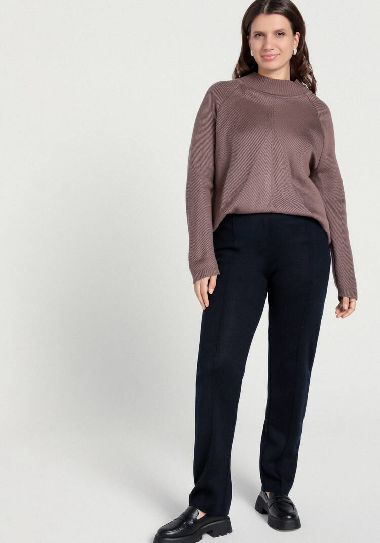 Брюки прямые зауженные книзу на резинке шир.  750, рис. 22