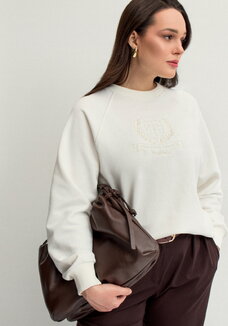 Свитшот с декором на груди