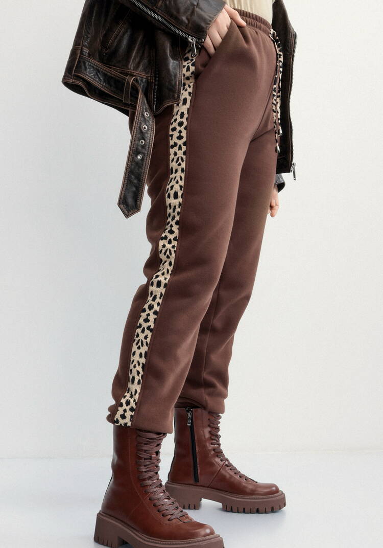 Брюки с леопардовыми лампасами шир.  750, рис. 16