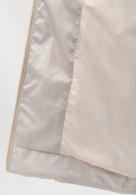 Куртка стеганая с контрастным капюшоном шир.  580, рис. 8