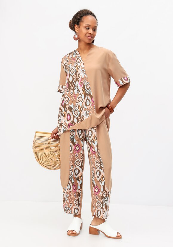 Костюм с асимметричными вставками шир.  580, рис. 10