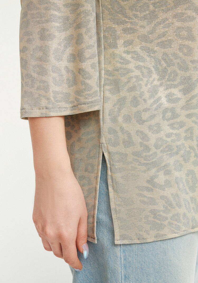 Блуза из ткани с голографическим принтом шир.  750, рис. 14