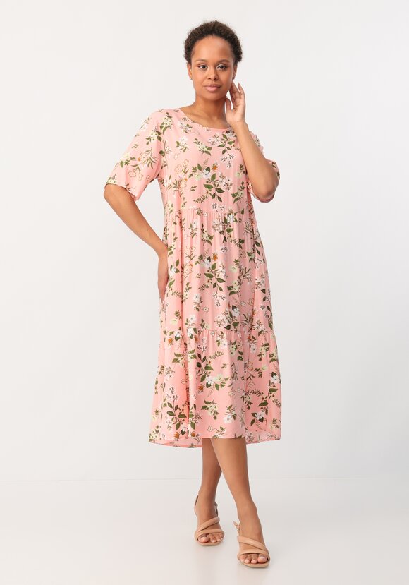 Платье с отрезной талией и коротким рукавом шир.  580, рис. 25