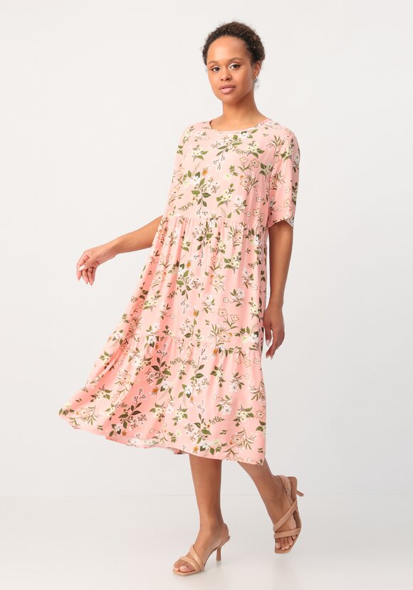 Платье с отрезной талией и коротким рукавом шир.  580, рис. 30