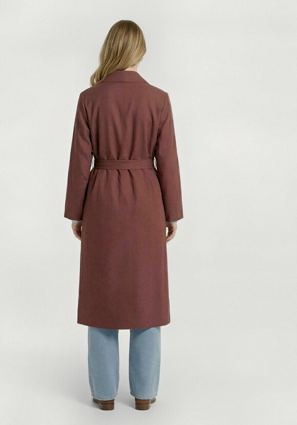 Тренч с цельнокройным воротником на пуговицах шир.  580, рис. 15