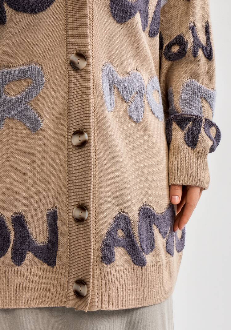 Кардиган с объемным леттерингом шир.  750, рис. 7