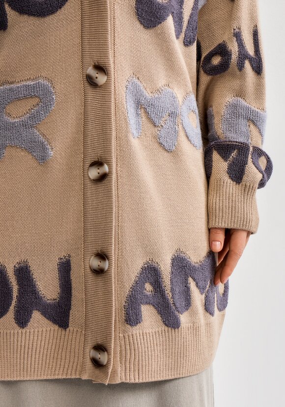 Кардиган с объемным леттерингом шир.  580, рис. 7