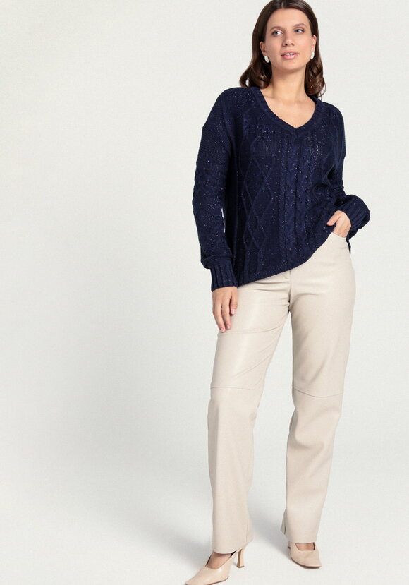 Джемпер с V-образным вырезом и косами шир.  580, рис. 9