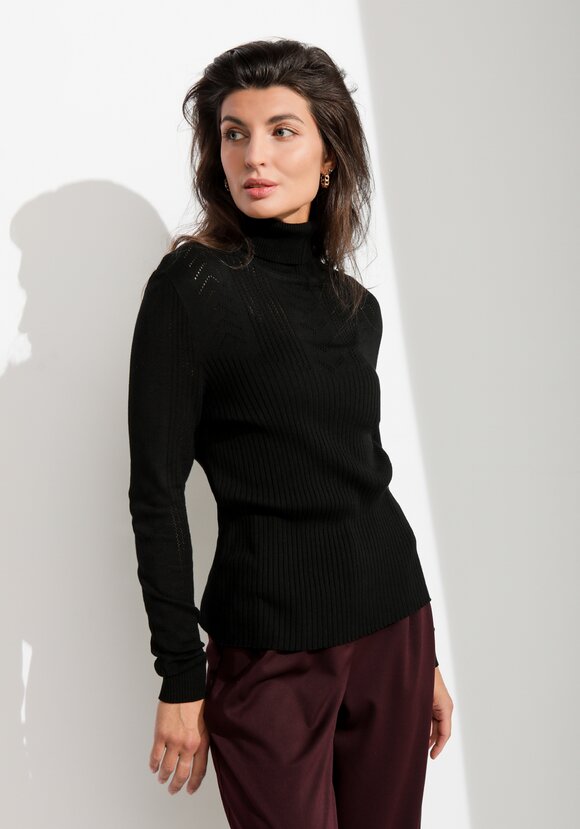 Водолазка из вискозы с ажурным узором шир.  580, рис. 35