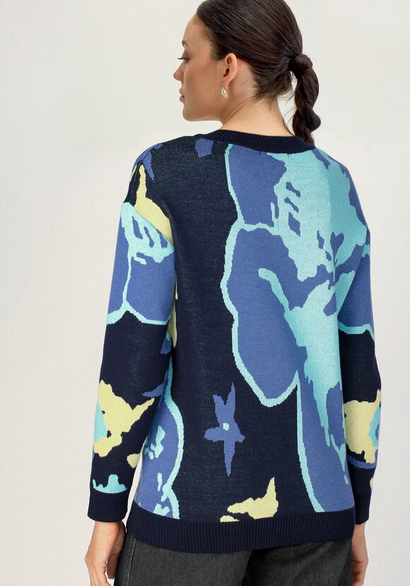 Джемпер с крупным цветочным орнаментом шир.  580, рис. 4