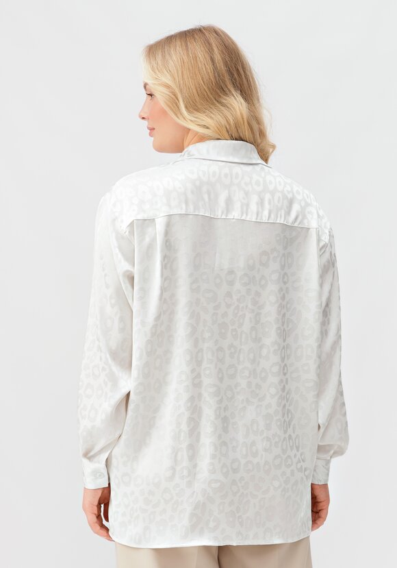 Рубашка атласная с анималистичным принтом шир.  580, рис. 3