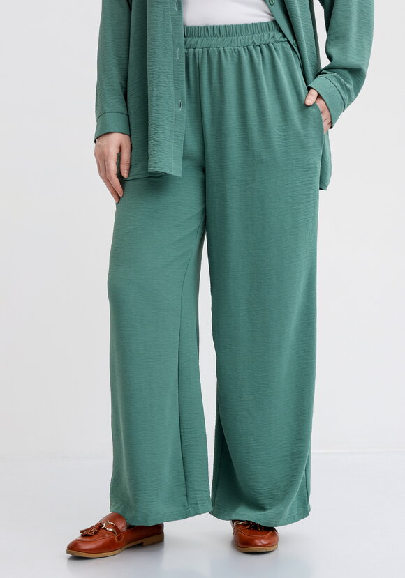 Костюм двойка с брюками шир.  580, рис. 12