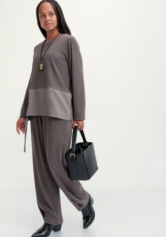 Блуза трикотажная из комбинированной ткани шир.  580, рис. 11