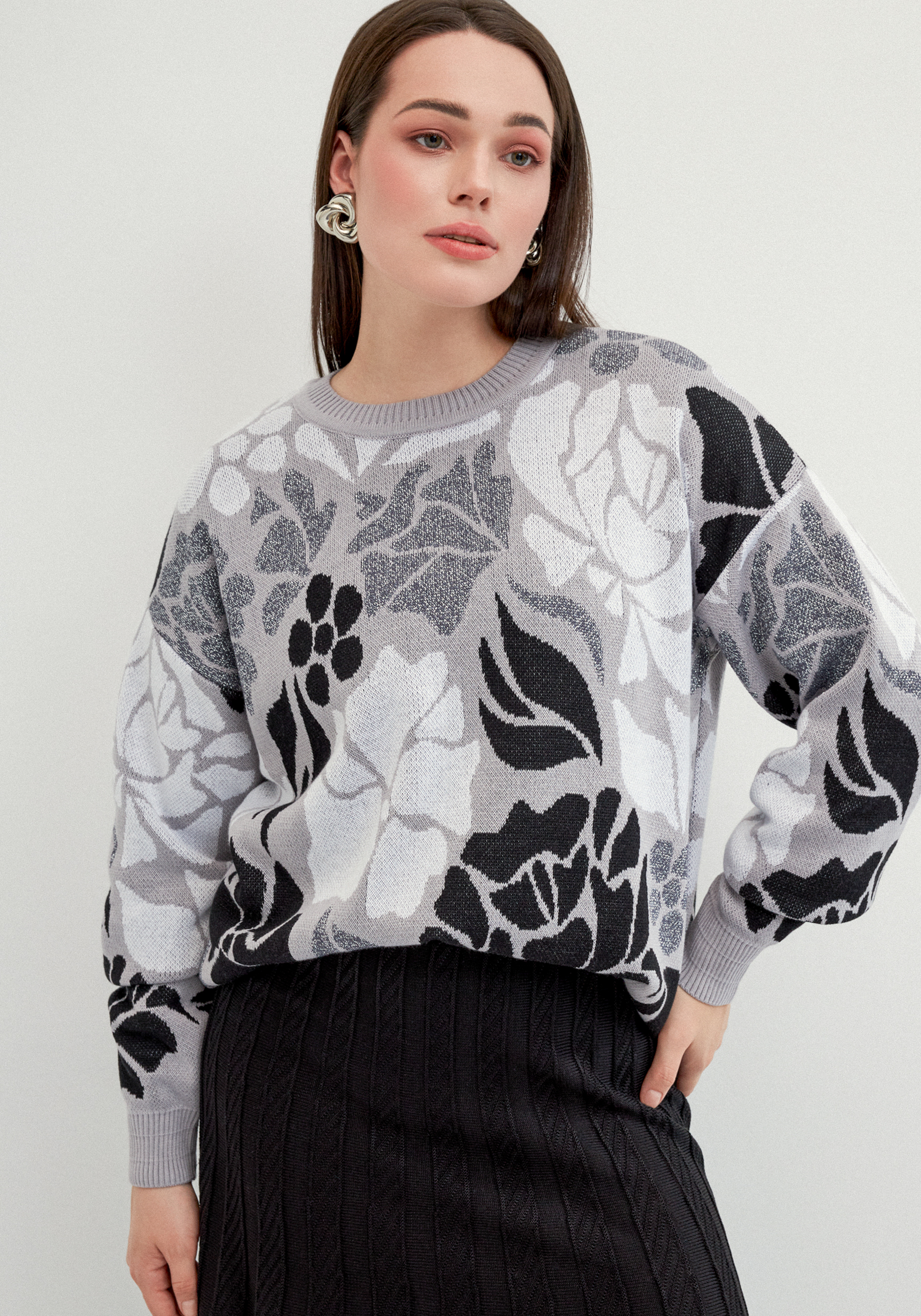 Джемпер прямого силуэта и цветочным принтом