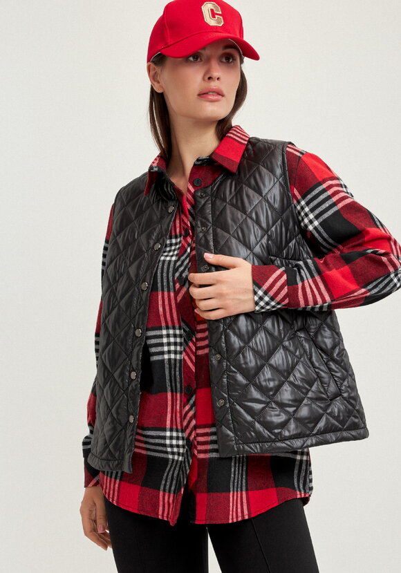 Жилет стёганый с застёжкой на кнопки шир.  580, рис. 10