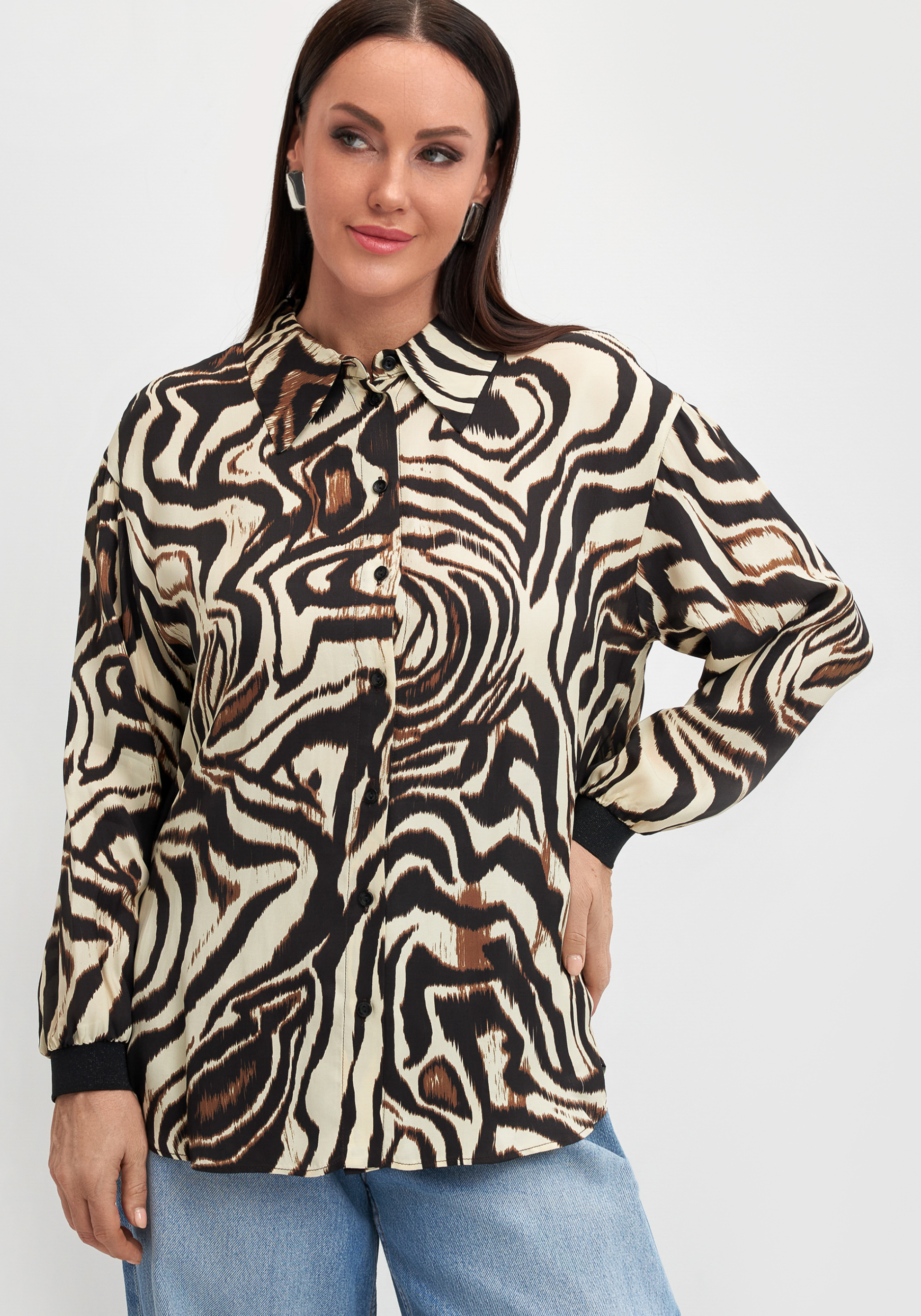 Блуза с анималистичным принтом на пуговиуах