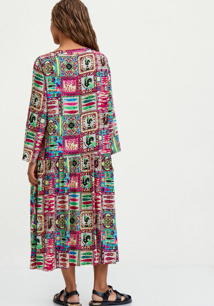 Удлиненное платье свободного кроя с принтом шир.  750, рис. 11