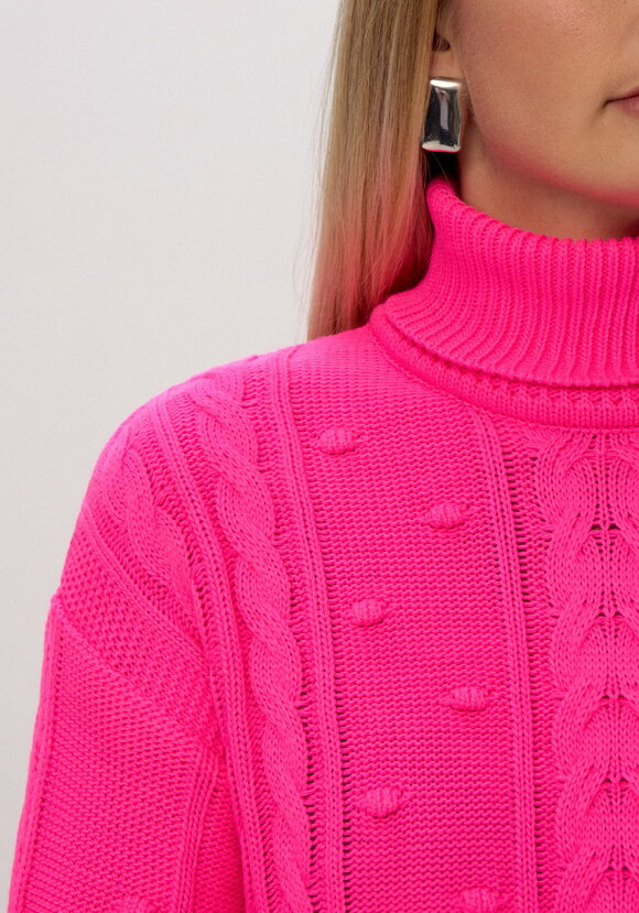 Джемпер с высокой горловиной и косами шир.  580, рис. 45