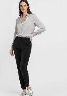 Брюки свободного кроя с защипами