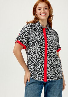 Блуза с анималистичным принтом