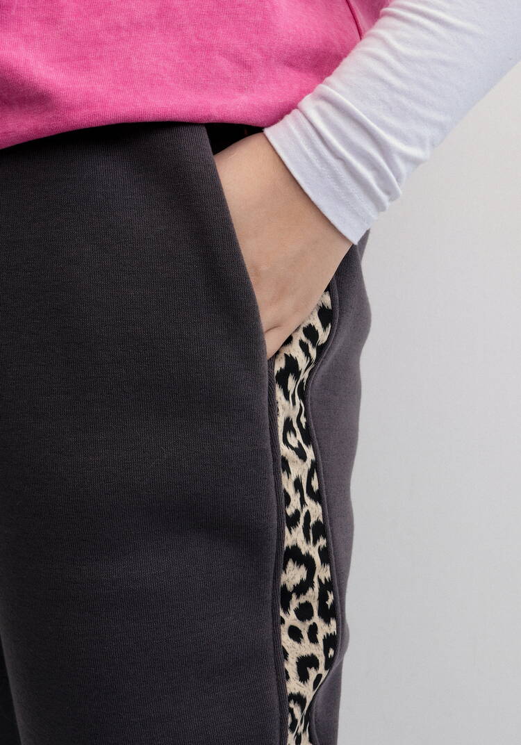 Брюки с леопардовыми лампасами шир.  750, рис. 32