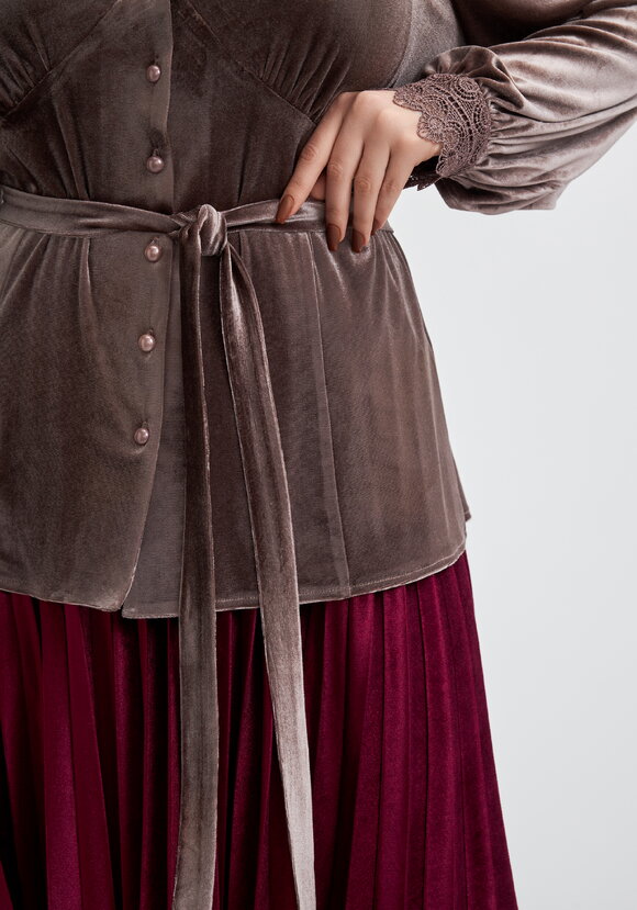 Блуза бархатная со вставками из кружева шир.  580, рис. 12