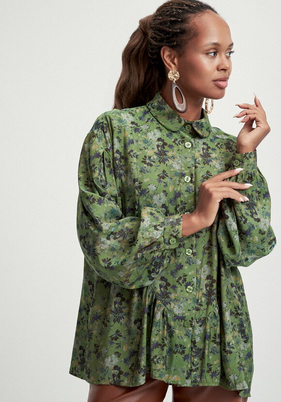 Блуза со сборкой в рельефах шир.  580, рис. 19