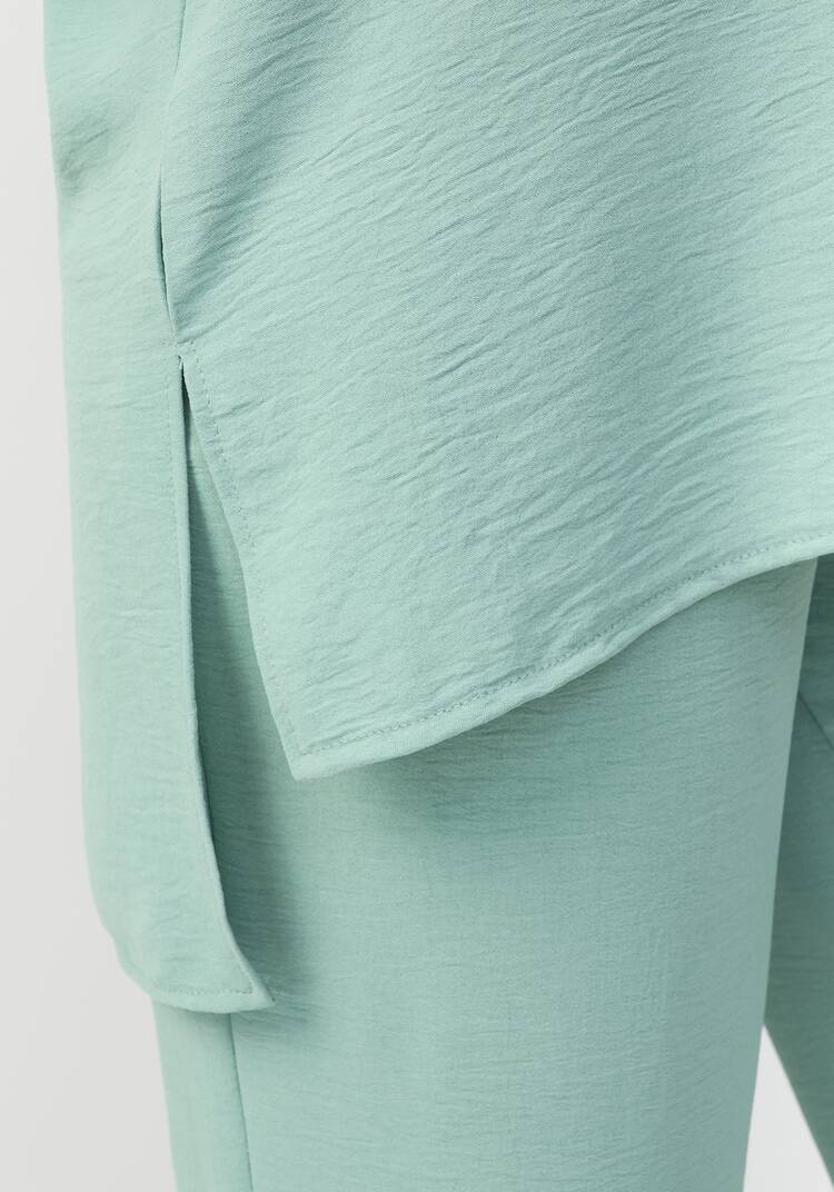 Костюм: брюки и блуза с лаконичным принтом шир.  750, рис. 17