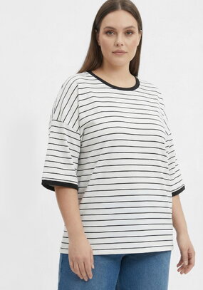 Футболка с опущенным плечом и строчкой