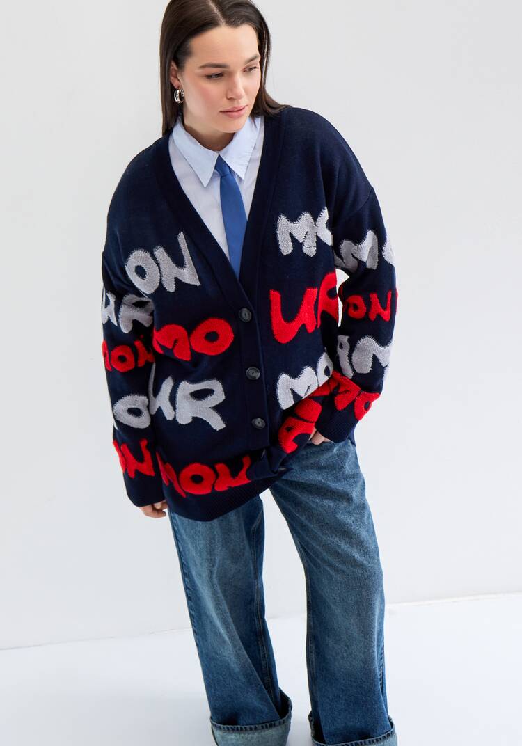 Кардиган с объемным леттерингом шир.  750, рис. 14