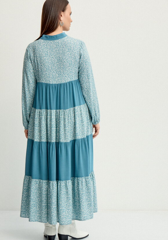 Платье с ярусами и V-образным вырезом шир.  580, рис. 19