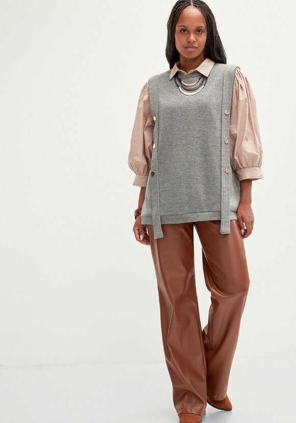 Жилет трикотажный с пуговицами шир.  580, рис. 15