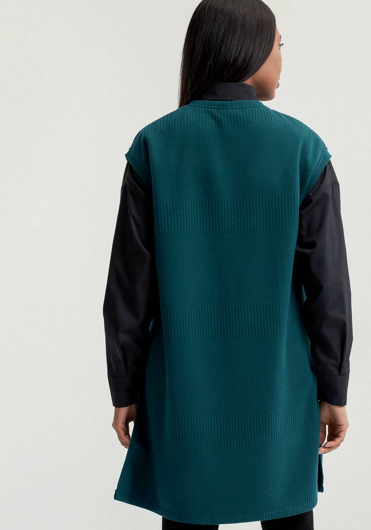 Жилет из трикотажа с фактурным рисунком шир.  750, рис. 11