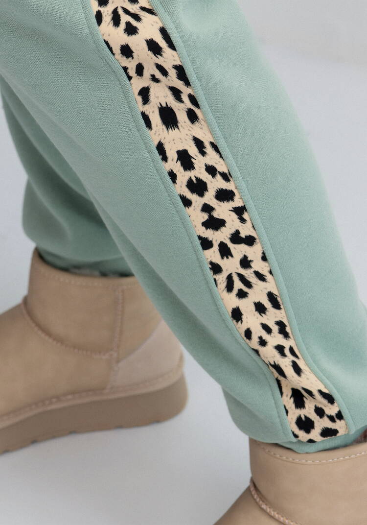 Брюки с леопардовыми лампасами шир.  750, рис. 43