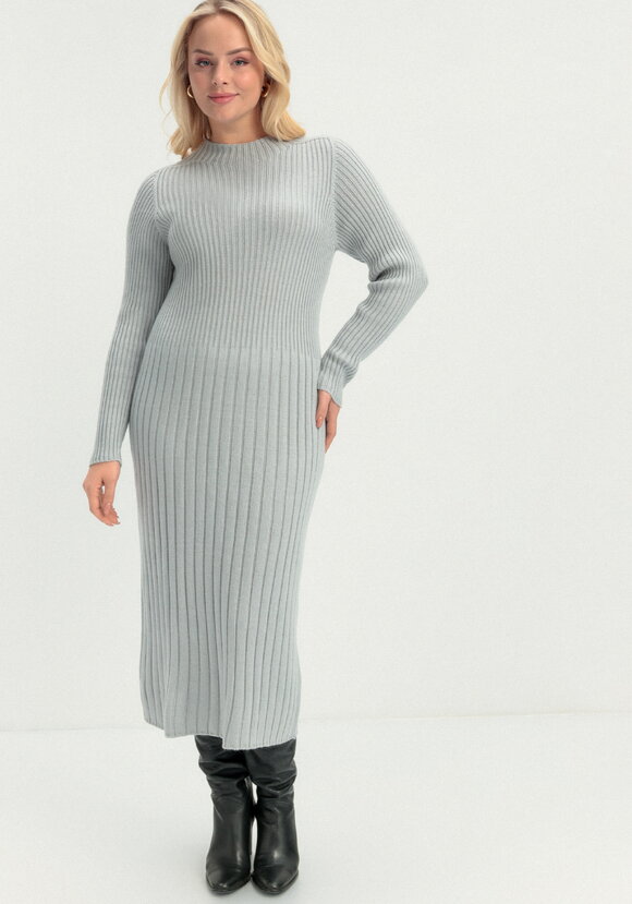 Платье прямого силуэта в рубчик шир.  580, рис. 12