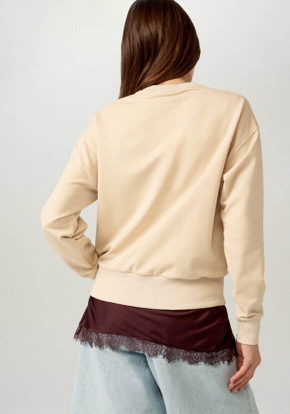 Свитшот с леттерингом на груди шир.  580, рис. 19