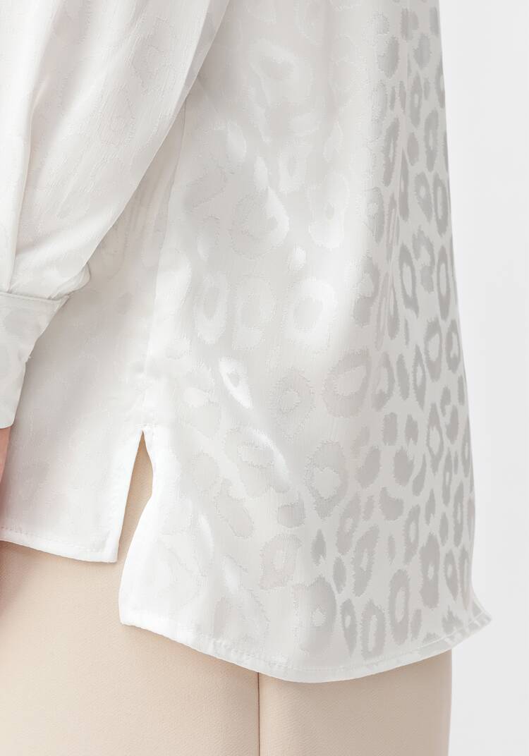 Рубашка атласная с анималистичным принтом шир.  750, рис. 5