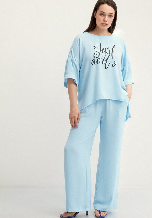 Костюм брючный с лаконичным принтом шир.  580, рис. 10