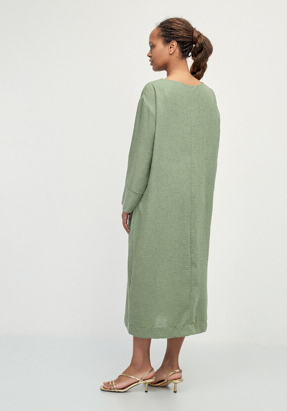 Платье изо льна с объемными карманами шир.  580, рис. 11