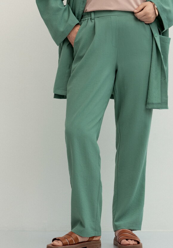 Брюки прямого кроя на резинке по поясу шир.  580, рис. 8