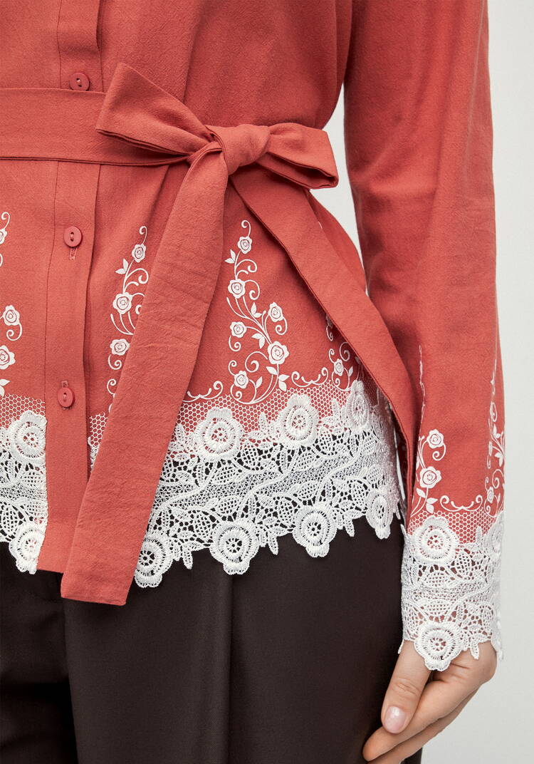 Блуза с кружевом на пуговицах Роуз шир.  750, рис. 15