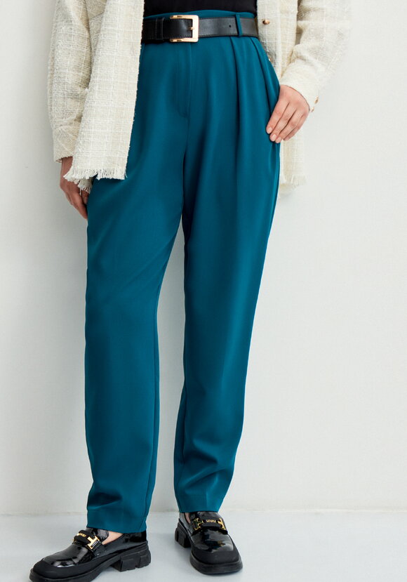 Брюки прямого кроя из костюмной ткани шир.  580, рис. 23