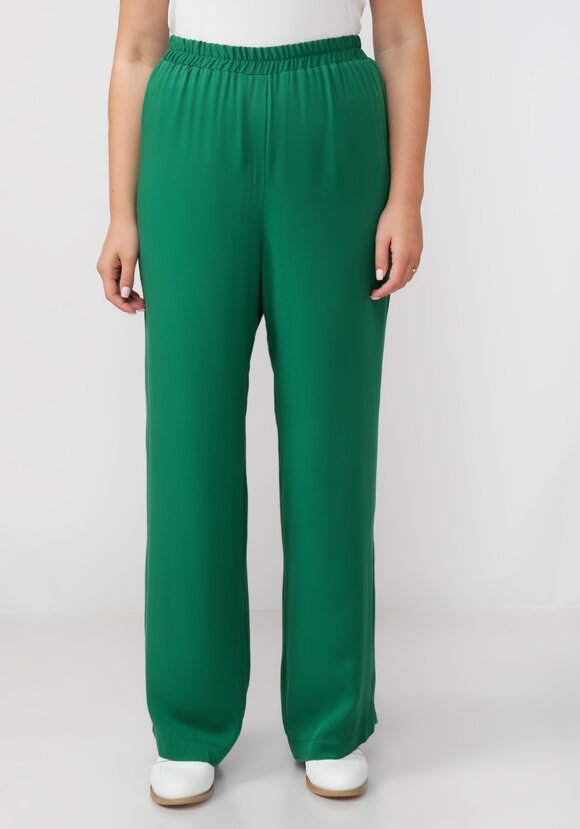 Брюки свободные от бедра шир.  580, рис. 14