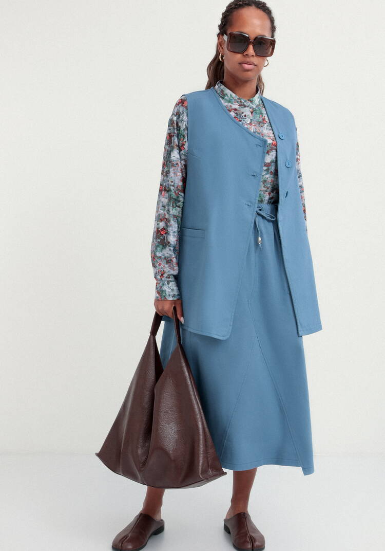 Жилет с асимметричной застежкой шир.  750, рис. 25