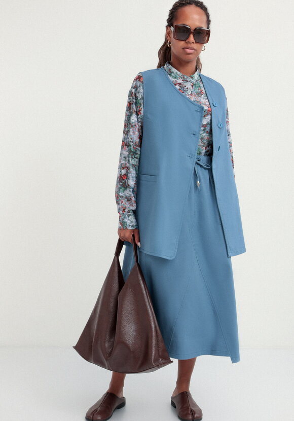 Жилет с асимметричной застежкой шир.  580, рис. 25