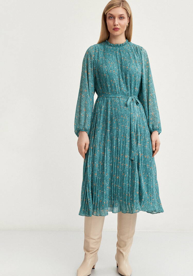 Платье гофре с рюшей по горловине шир.  750, рис. 13