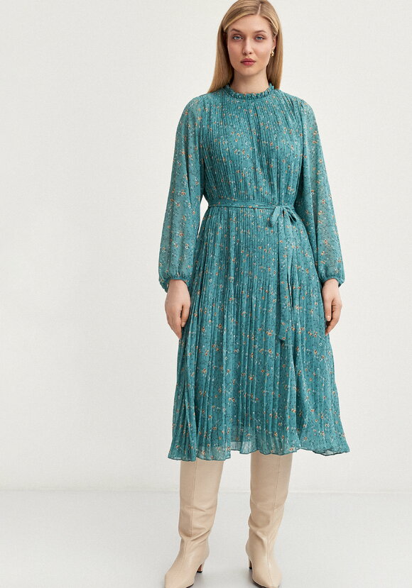 Платье гофре с рюшей по горловине шир.  580, рис. 13