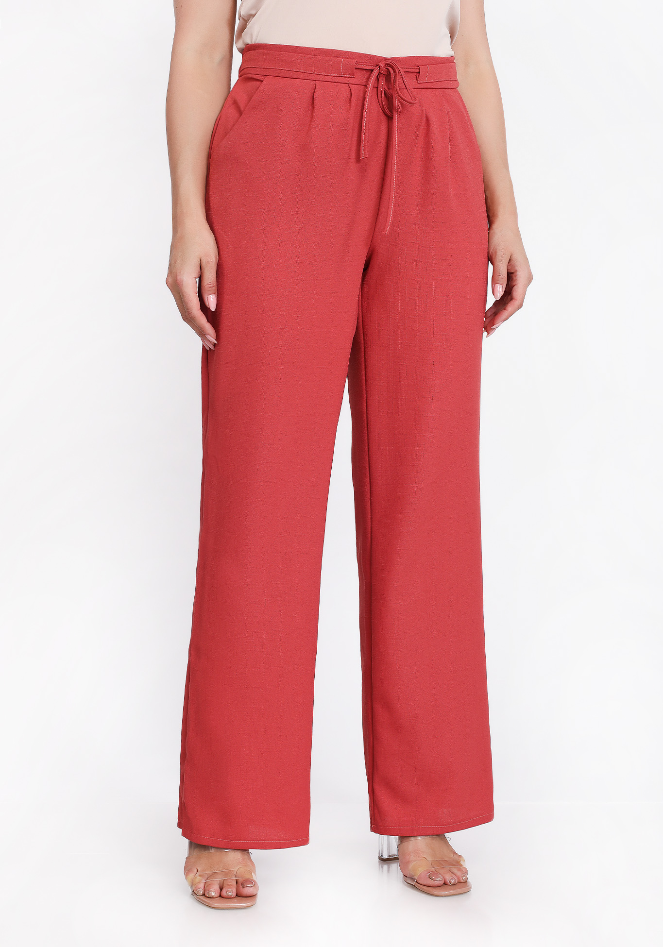 Брюки свободного силуэта расклешенные к низу