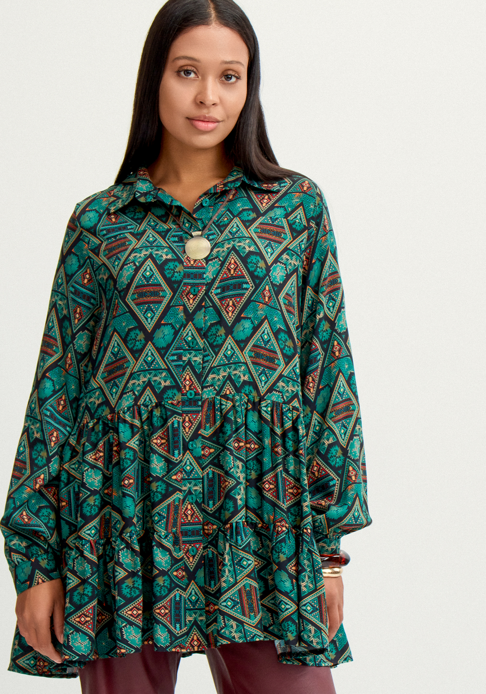 Блуза свободная с воланами по низу